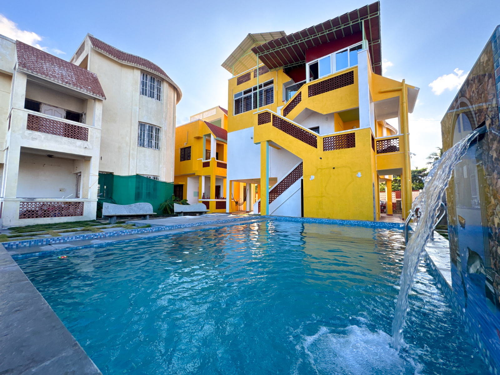 Yellow Beach Palace